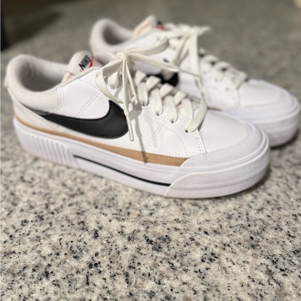 Nike Court Legacy Lift Sneaker